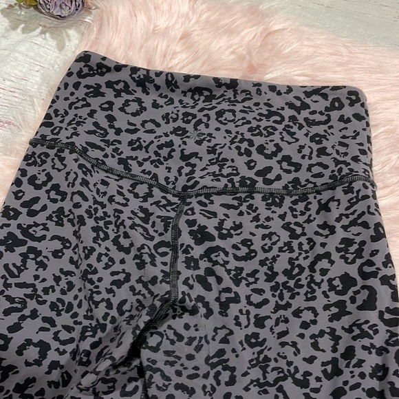 Athleta Elation Ultra High Rise Tights Gray Cheetah Leggings - Picture 11 of 11